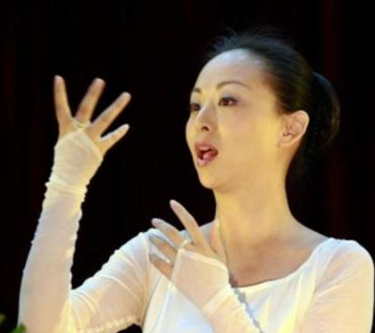 15年前,聋哑女孩凭《千手观音》成名,被富豪苦追8年,现怎样了|邰丽华