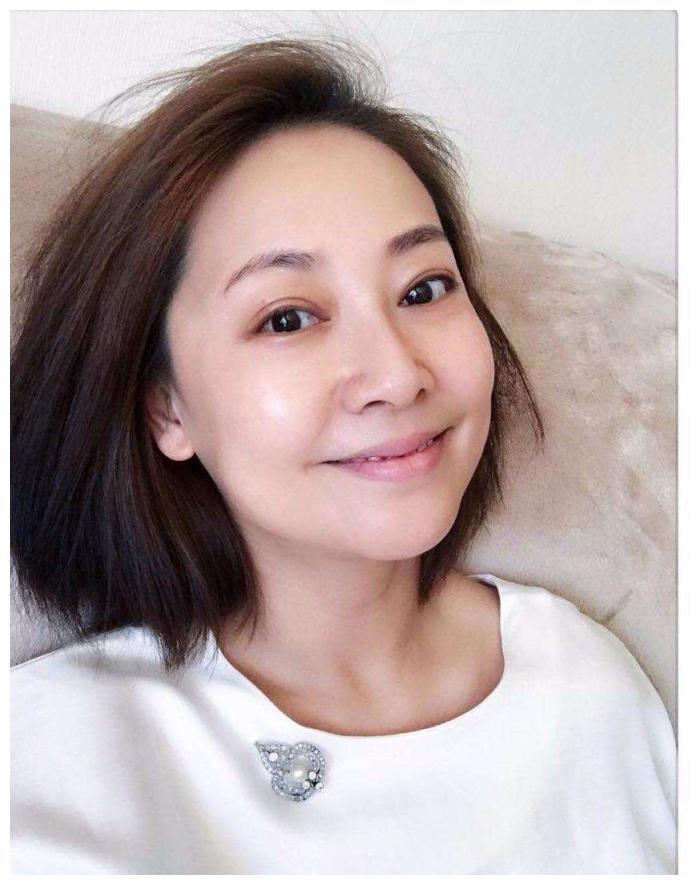 33岁嫁给张卫健,打排卵针致又丑又胖,如今44岁美成18岁
