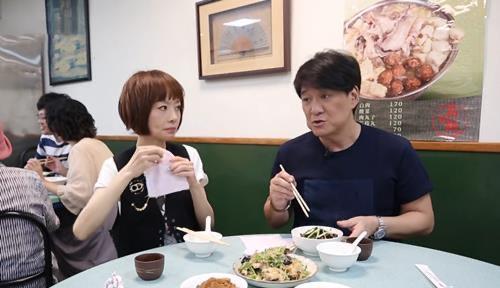 周华健参加鲁豫有约看到他请鲁豫吃的饭打脸半个娱乐圈