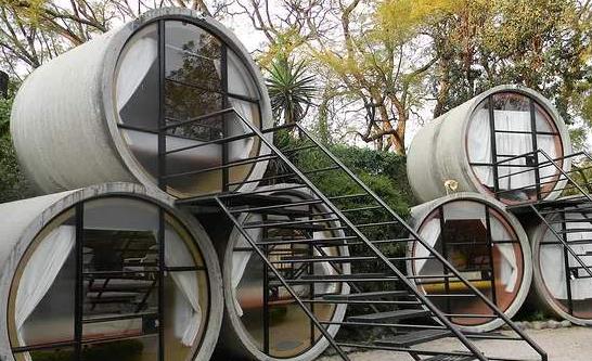 全球"最磕碜"的酒店,房间建在水泥管内,如今入住需要预约