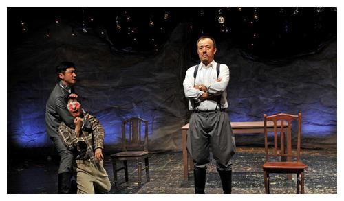 《猛警神探》,《黑色二十五》,《无枪枪手》等等;8,在电影《热线电话