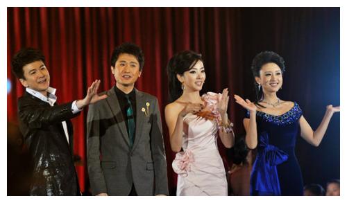 杨帆是央视新生代主持人中,最有潜力的那个,他的才华超出许多人的想象