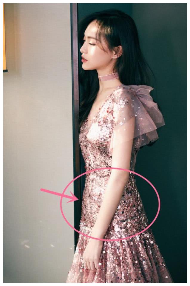 热巴这么瘦,还有小肚腩?盆骨前倾不改善,小肚子不易平