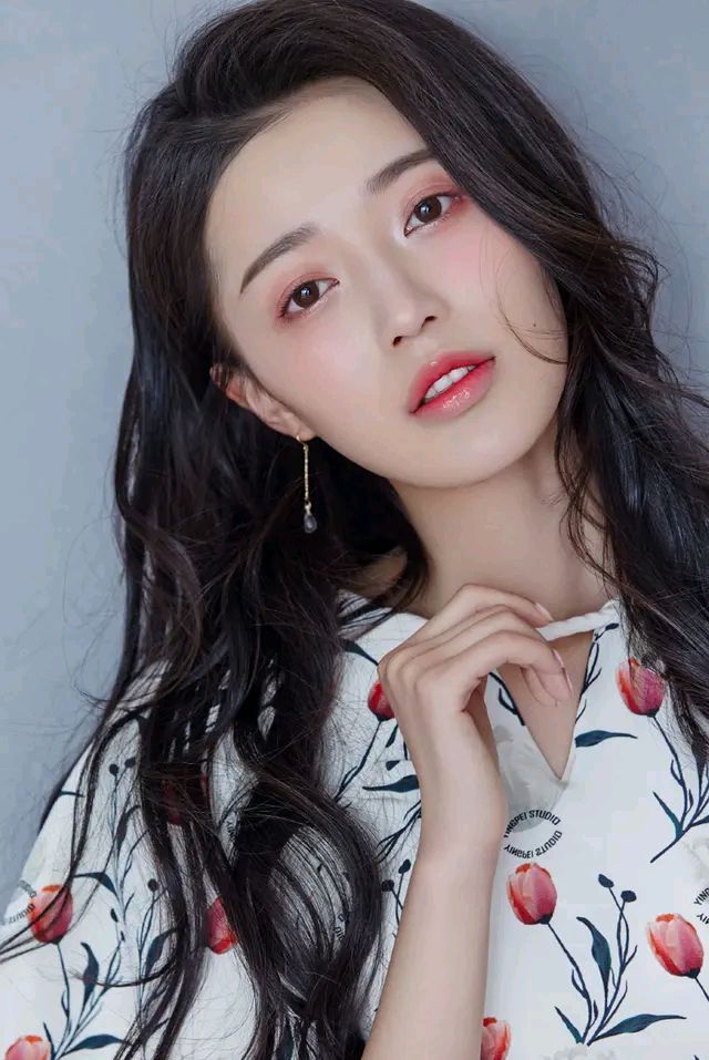 王秀竹精美壁纸:温婉优雅,漂亮可爱!