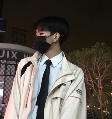 比肩男团的百万网红七鹤大人露出真面目万千小青年的初恋