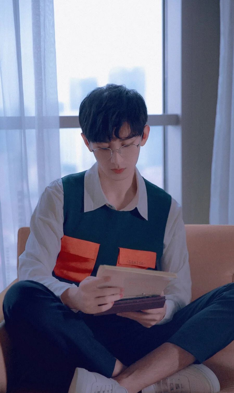 成毅学生模样图片:哥哥这是还没成年吧!