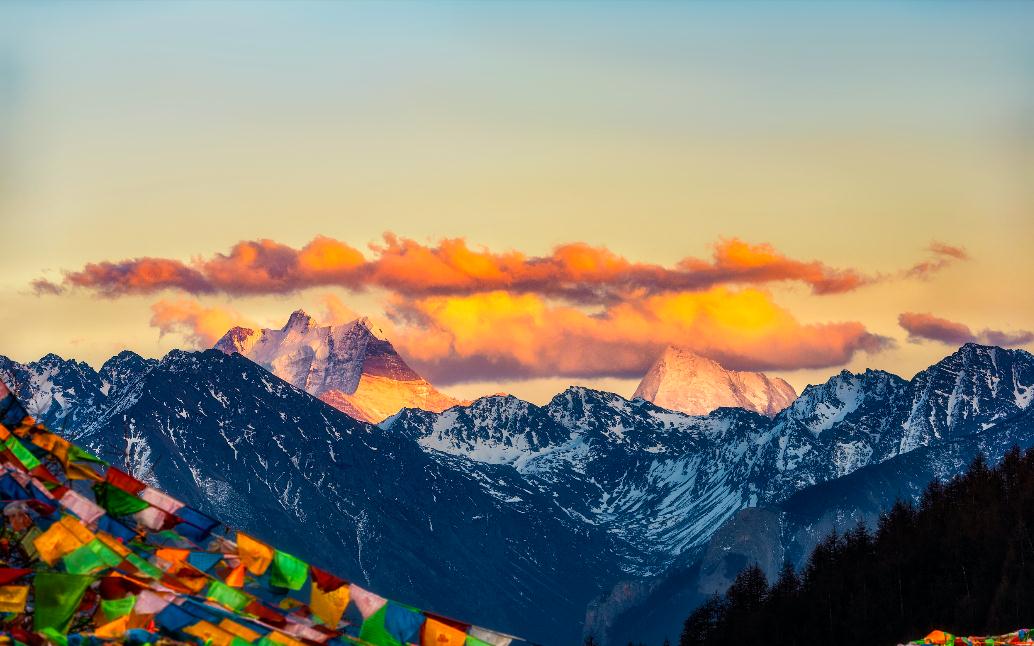 "爱"她独树一帜的天堂风光,让人只消看一眼便在难以忘怀;"恨"她的难以