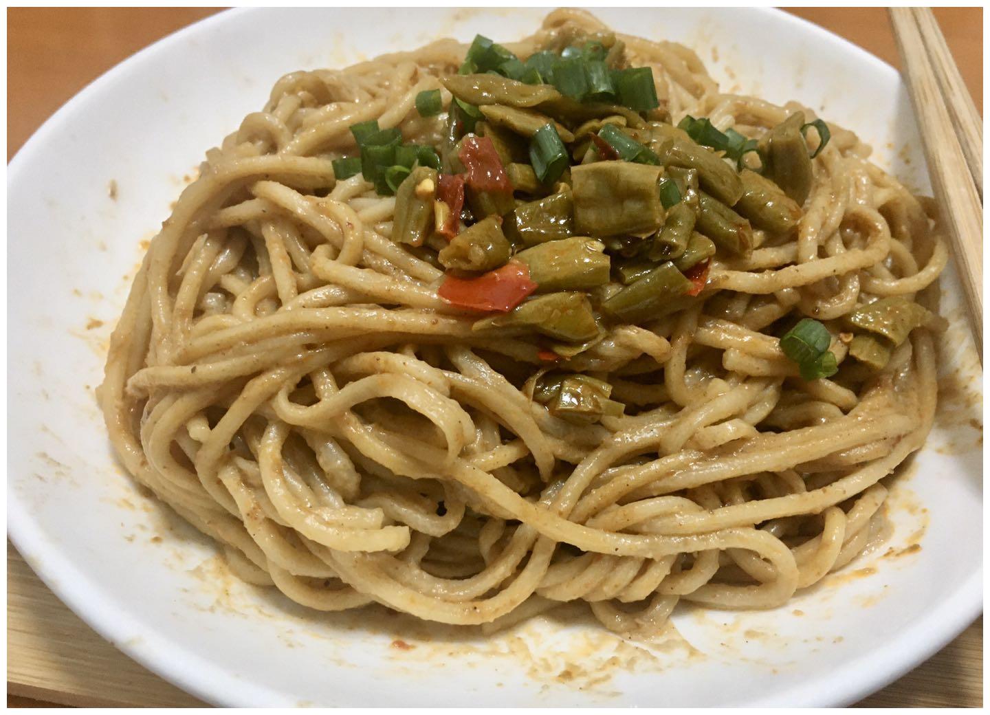 早餐不要再饿肚子吃这面营养丰富对血管好快跟家里人说