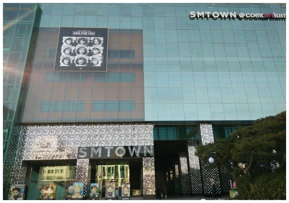 正文  近日,一位朋友拍摄下了娱乐公司smcoex大楼,远远看去,该大楼