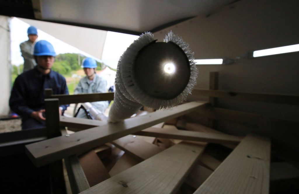 日本开发出蛇形机器人 能穿越障碍物利于抢险救灾