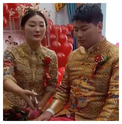 朱之文儿媳直播力捧弟弟，老公被晾一边，网友不买账直喊走开__财经头条