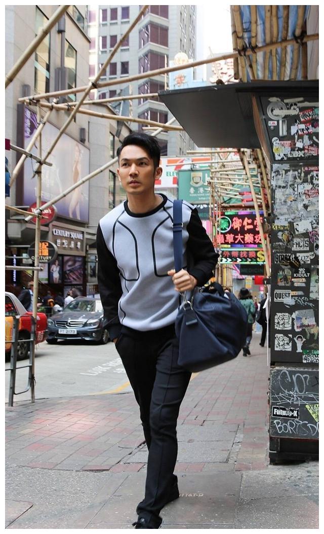 45岁钟汉良太抗老穿休闲装又帅又嫩同框小15岁谭松韵无年龄差