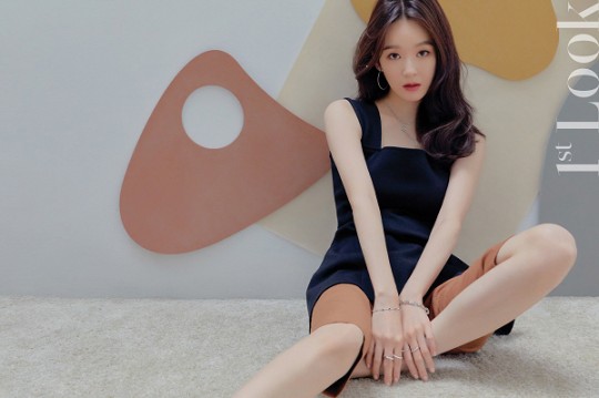 韩国女艺人姜敏京最新杂志写真曝光