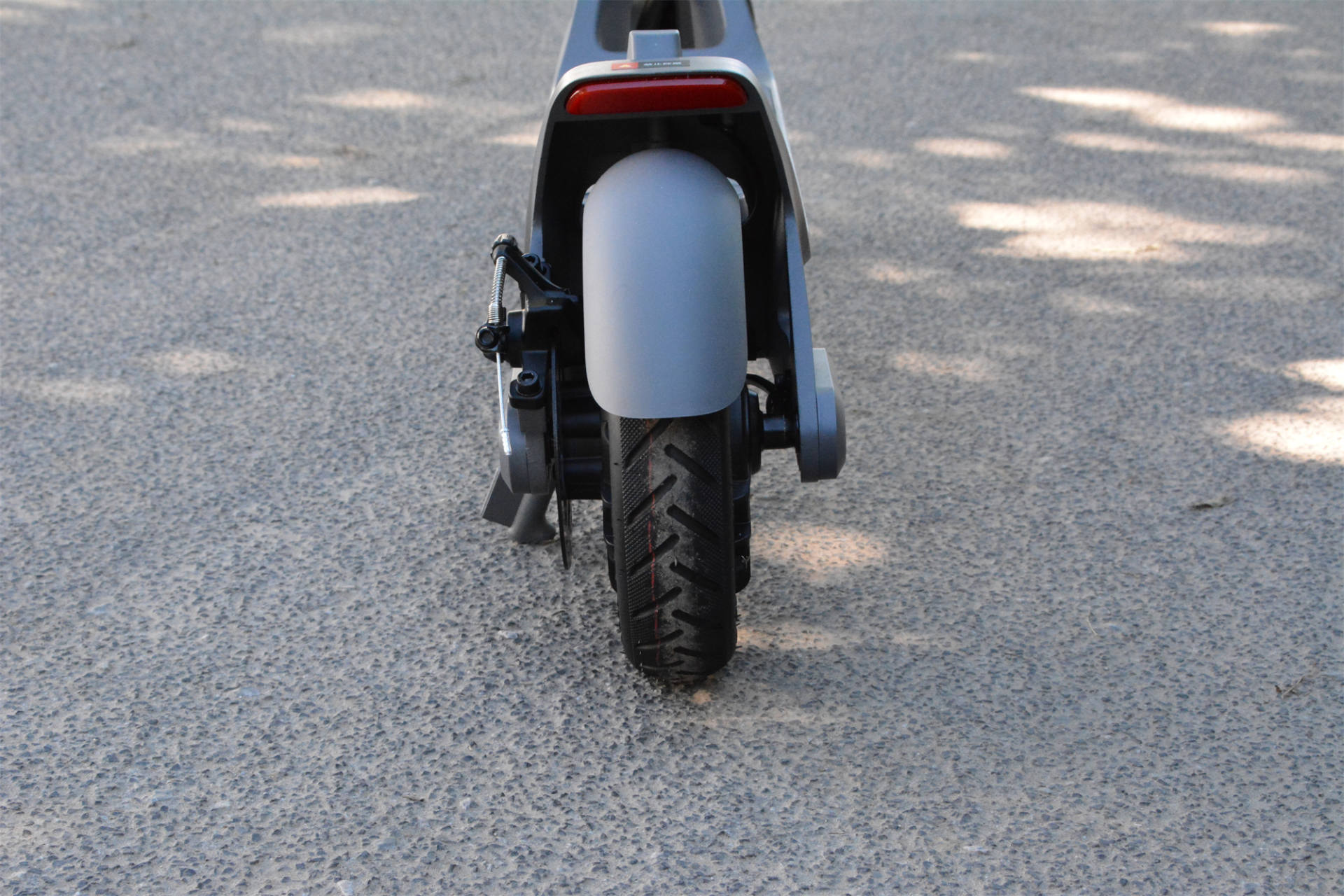 如何正确使用电动车辅助轮 7242-7ed3890885f12bc7f7e416b4a2f7378a.jpg