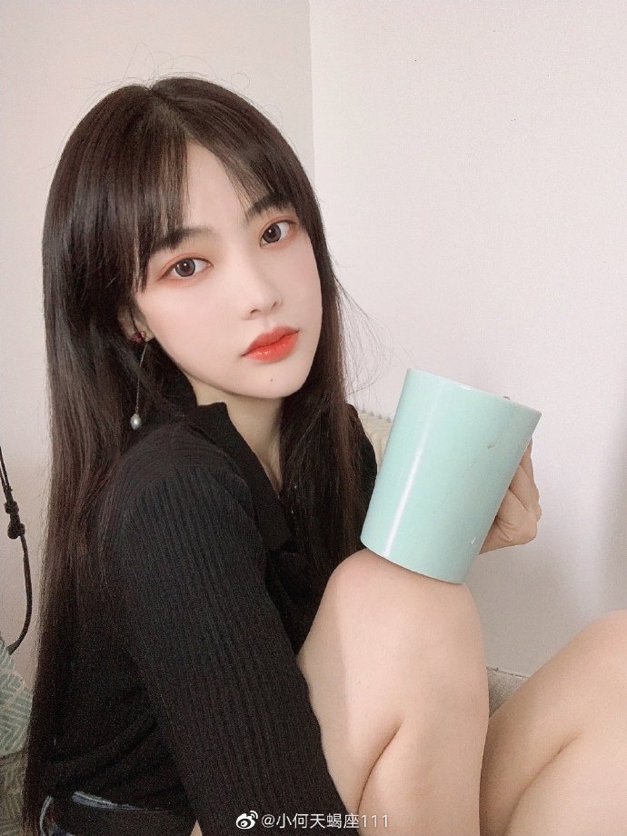 可爱美女小何迷人写真美照好漂亮