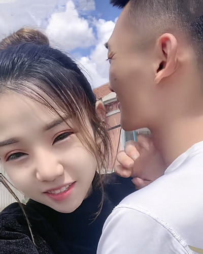 716兮妹儿与赵涵领证,看到她拍照的样子,这是在掩饰什么