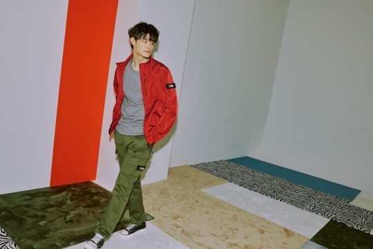 韩国艺人郑赫拍服装品牌宣传照