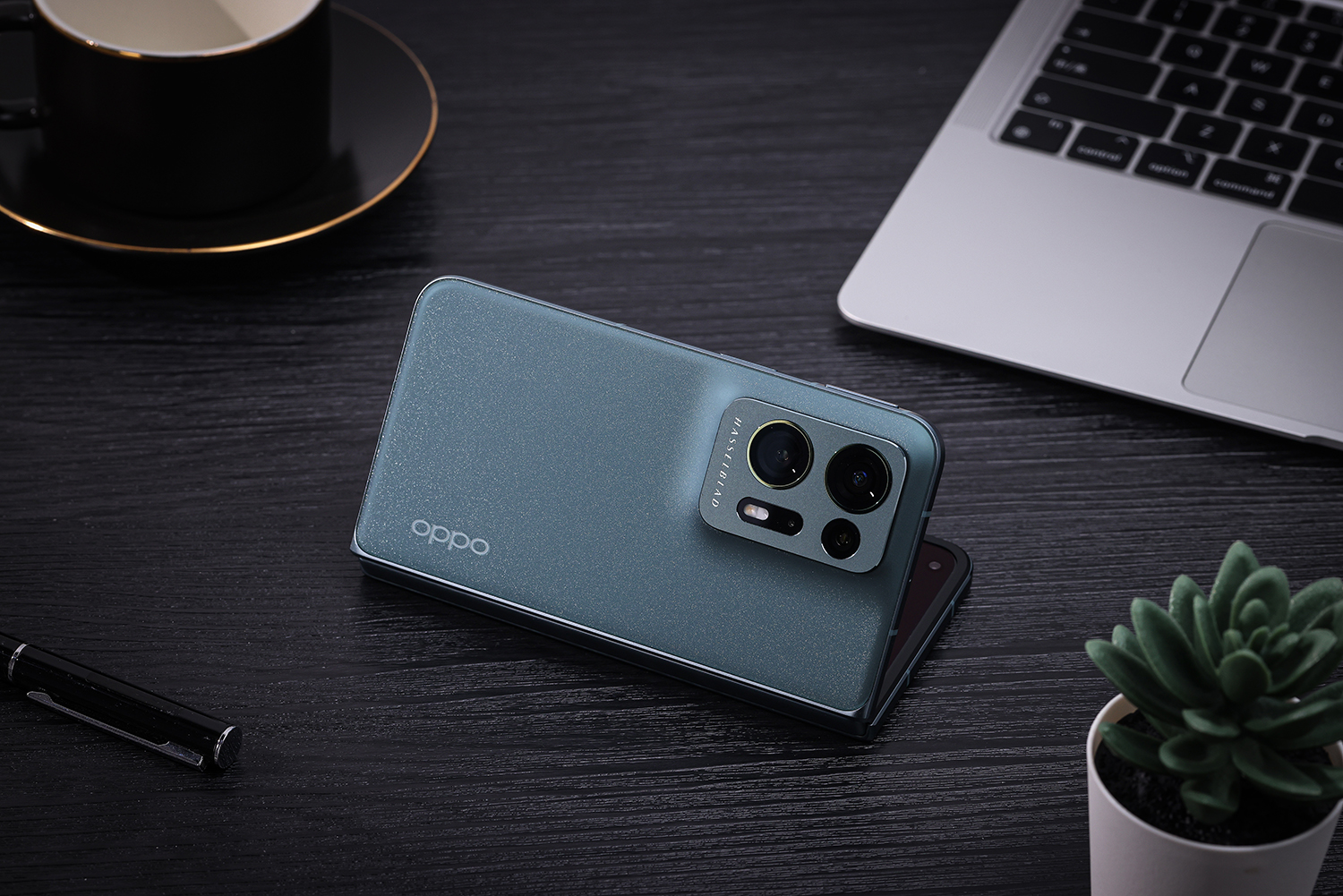 oppo find n2外观图赏:折叠屏设计但只有直板机的重量|n2|折叠屏|重量