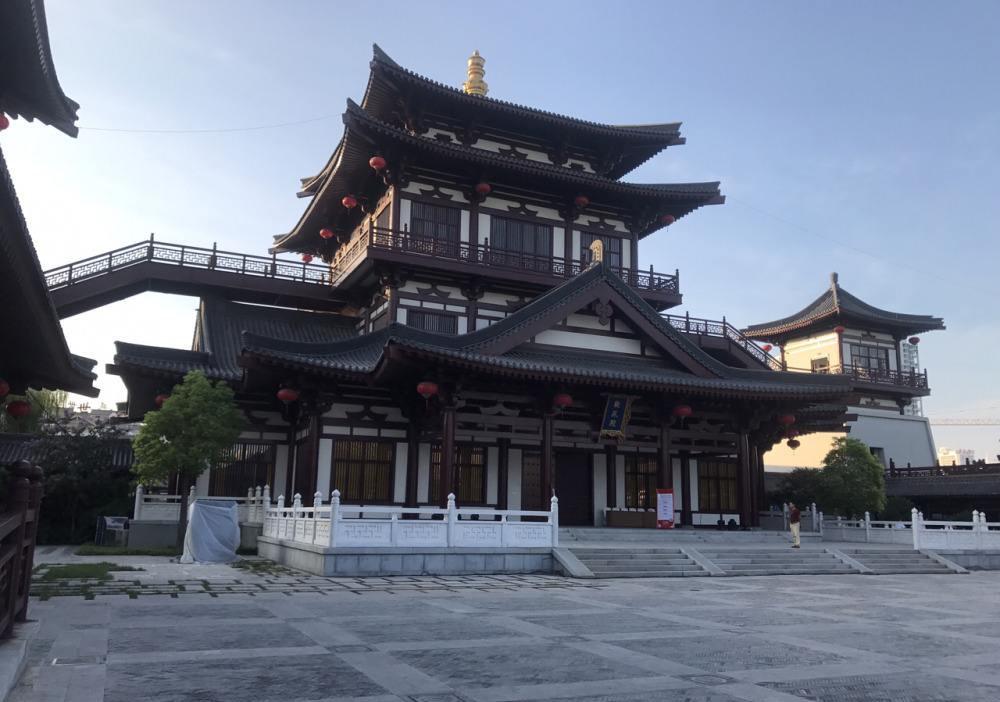 走进上阳宫文化园,凭栏远眺这典型的园林庭院式盛唐建筑群尽收眼底