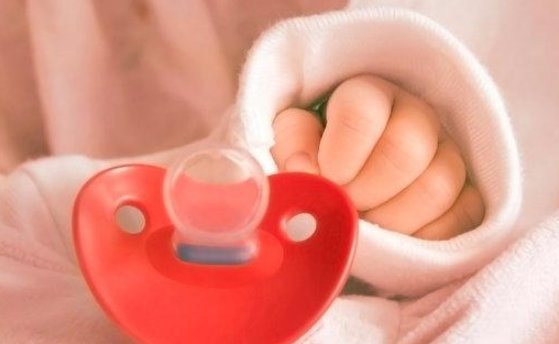 婴儿用安抚奶嘴到底好不好?