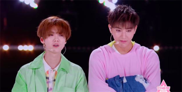 鹿晗黄子韬合作新歌同台共舞,魅力四射耀眼全场,惹台下粉丝惊叫