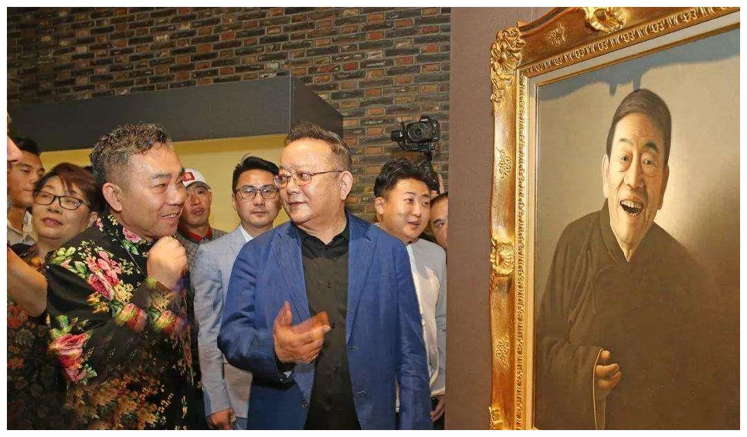 "富到流油"天津籍相声演员杨议,个人美术馆和豪宅里做直播|杨少华