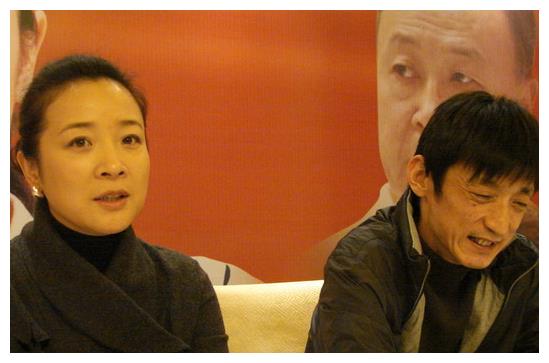 52岁陈小艺晚节难保多次被曝光约会他人分居11年不离婚