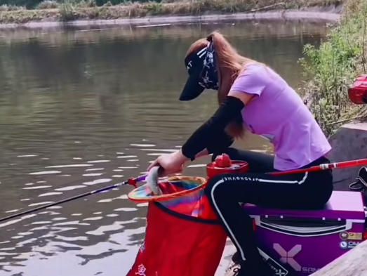 王者之战刘涛似违规组委会评判不公惹争议多数钓友为曾晖鸣不平