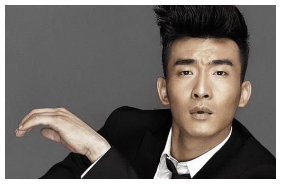 魏炳桦是一个很有魅力的人为人处事都特别仗义深受大家喜欢