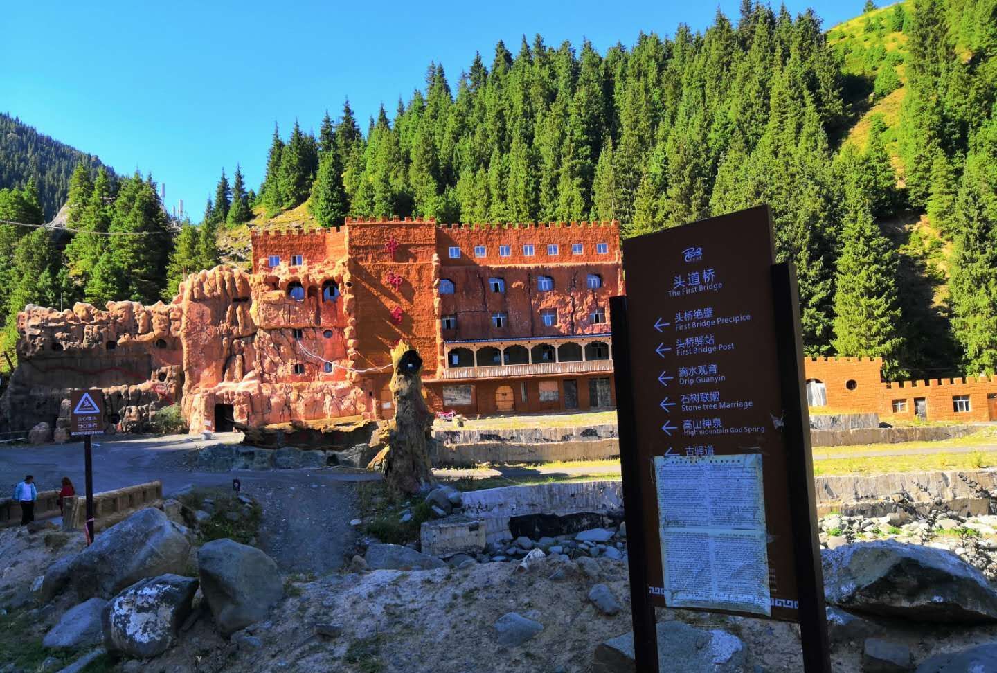 一个可以"零距离"和野狼接触的地方吉木萨尔野狼谷