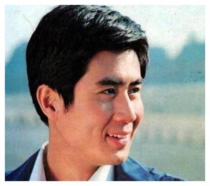 年轻时颜值不输唐国强,曾转行经商失败后又复出,今58岁成这样!