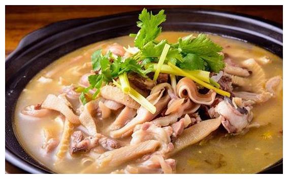 食材:羊杂,葱,姜,蒜,盐,鸡精,花椒,大料,桂皮,料酒,酱油,醋,香菜末