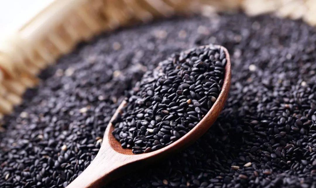 复粮芝麻香型白酒是怎么酿造而成的?