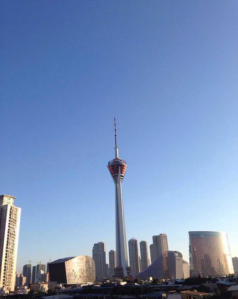 四川最具代表性的一座电视塔,高339米,有218米室外观光层