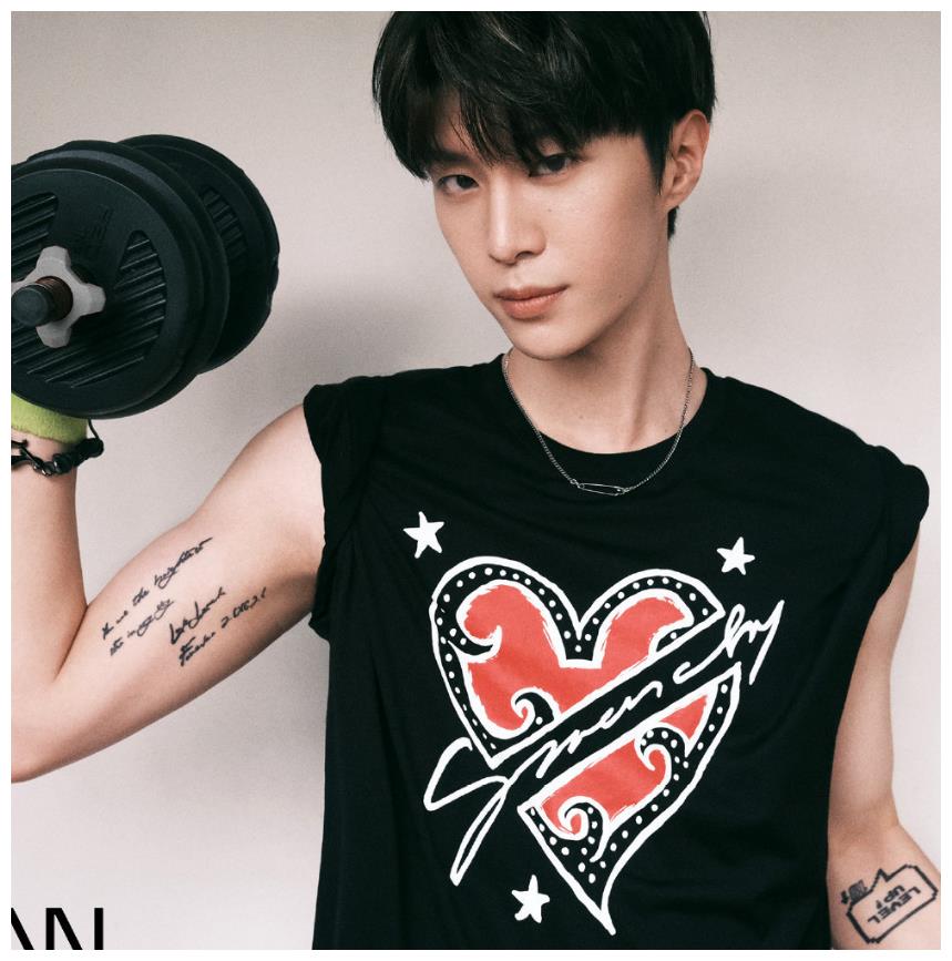 明星纹身大曝光,华晨宇的简单,范丞丞有8处,胡歌让人很感动!