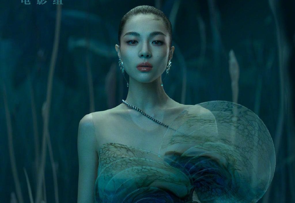 空灵迷幻化身丛林精灵,名品直角肩太惹眼