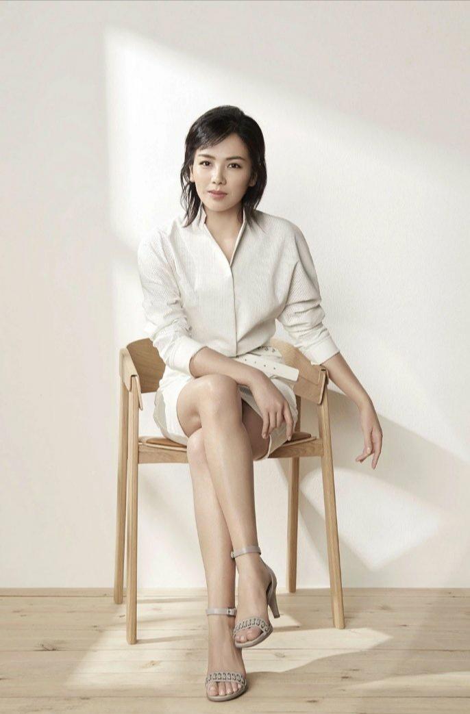 刘涛晒美照破婚变传闻,蜂农帽搭配高冷西装造型霸气,女神范十足