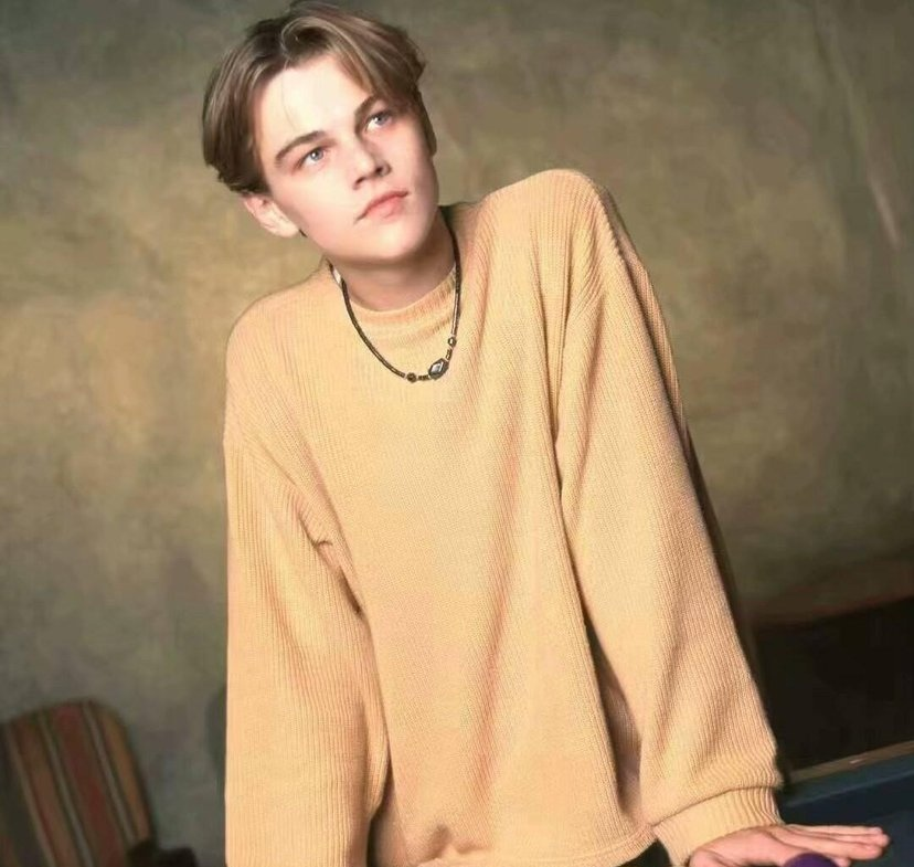 小李子又去逛海滩了白t蓝短裤心情佳网友就差一把水枪了