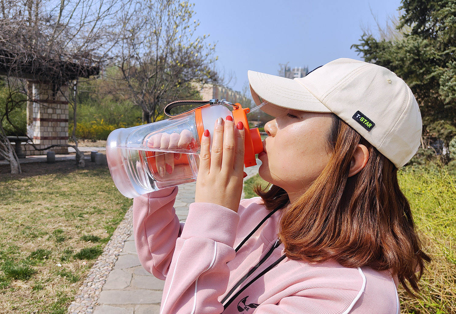 摩飞小胖吨榨汁桶,随时榨果汁,大桶喝水老爽了|杯盖|小胖|吨桶_新浪