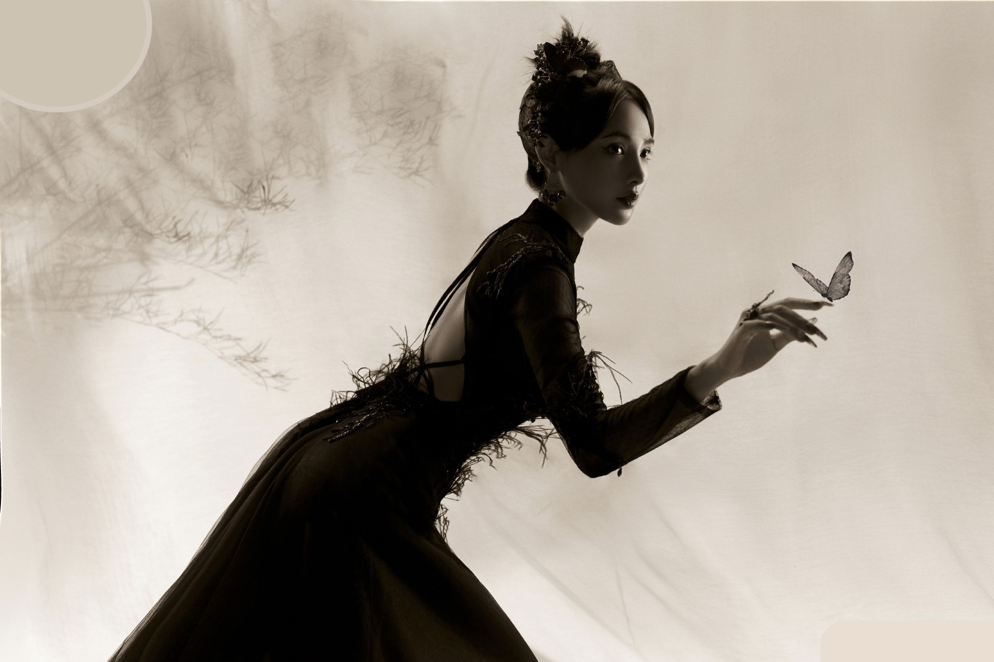 又被彭小苒惊艳到了穿复古旗袍宛如绝世名伶明眸皓齿好漂亮