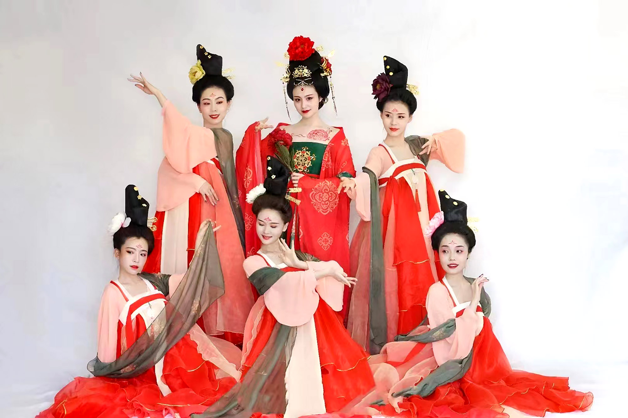 10位漂亮小姐姐成立"仙女团",平均身高1米7,一起穿着古装上班_高清