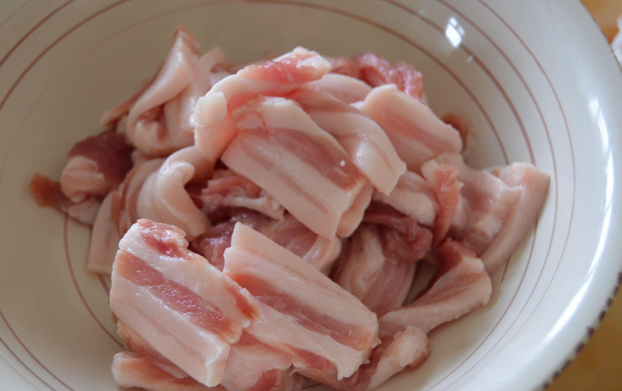 大肉片吃不下?此做法,油润酥糯,夹在大馒头里面,爽翻天.