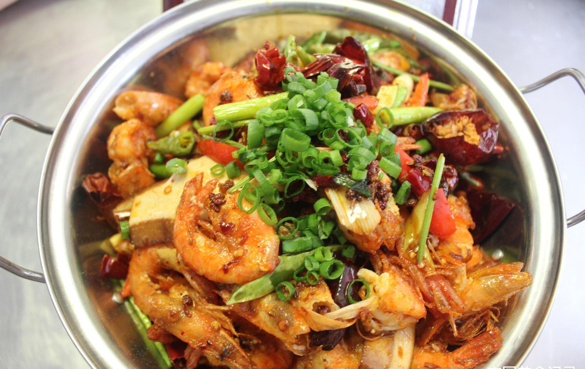 原来这样做出来的芹菜干锅虾更美味,营养好吃又能解馋,很过瘾