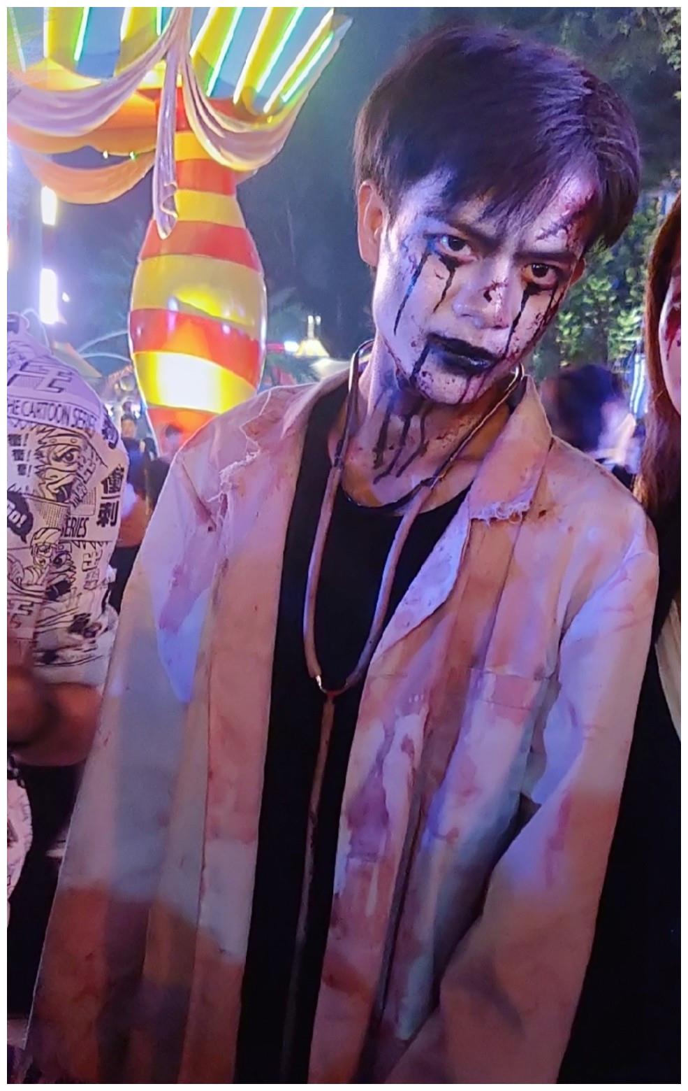 能当场演段人鬼情未了|抖音|帅哥|鬼屋_新浪新闻