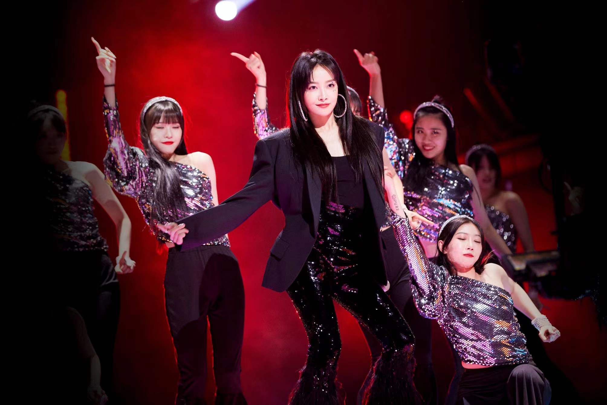 宋茜出席湖南卫视跨年演唱会用自信之光点亮2022