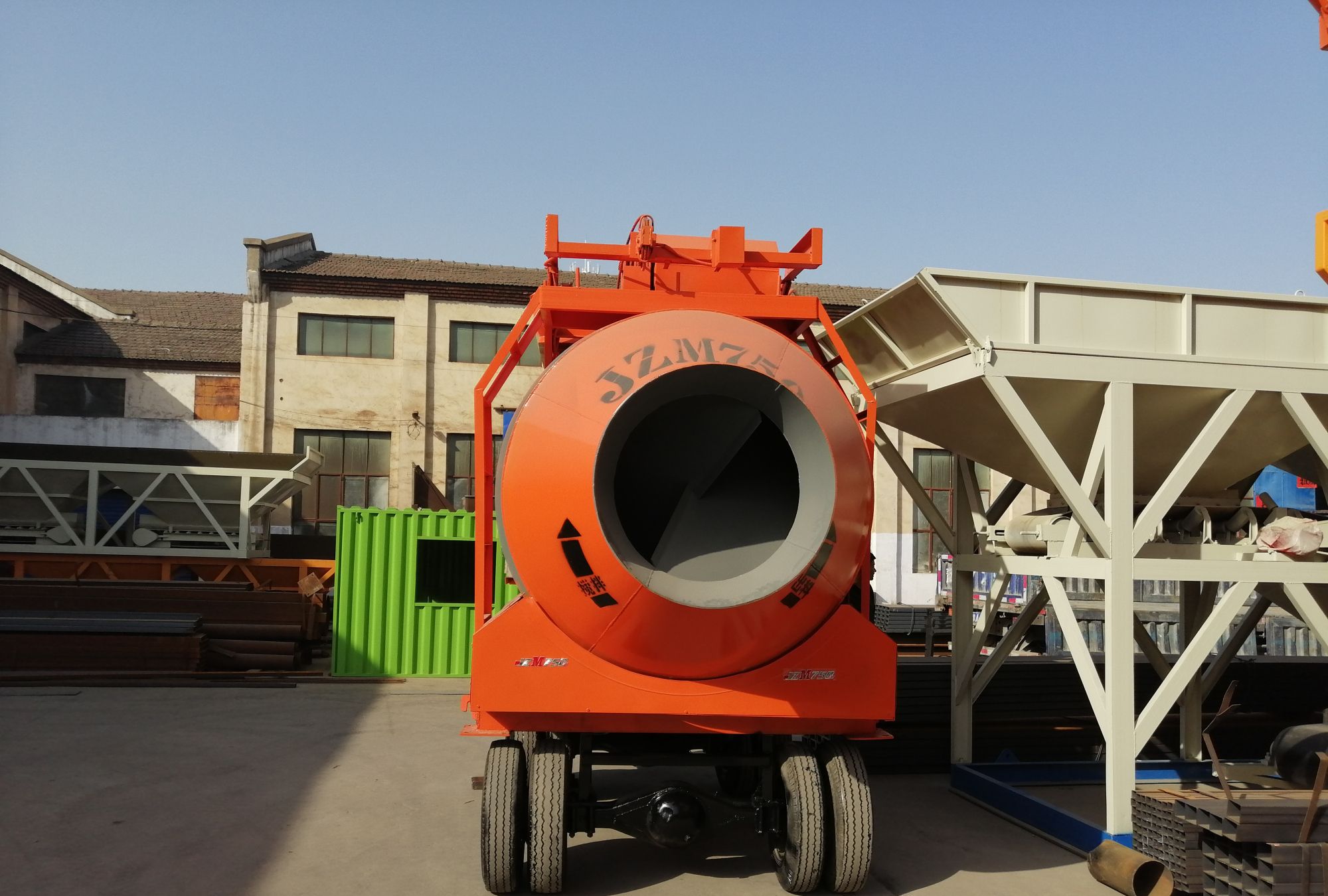 移动式混凝土搅拌机带8条轮胎随时都可以拉走