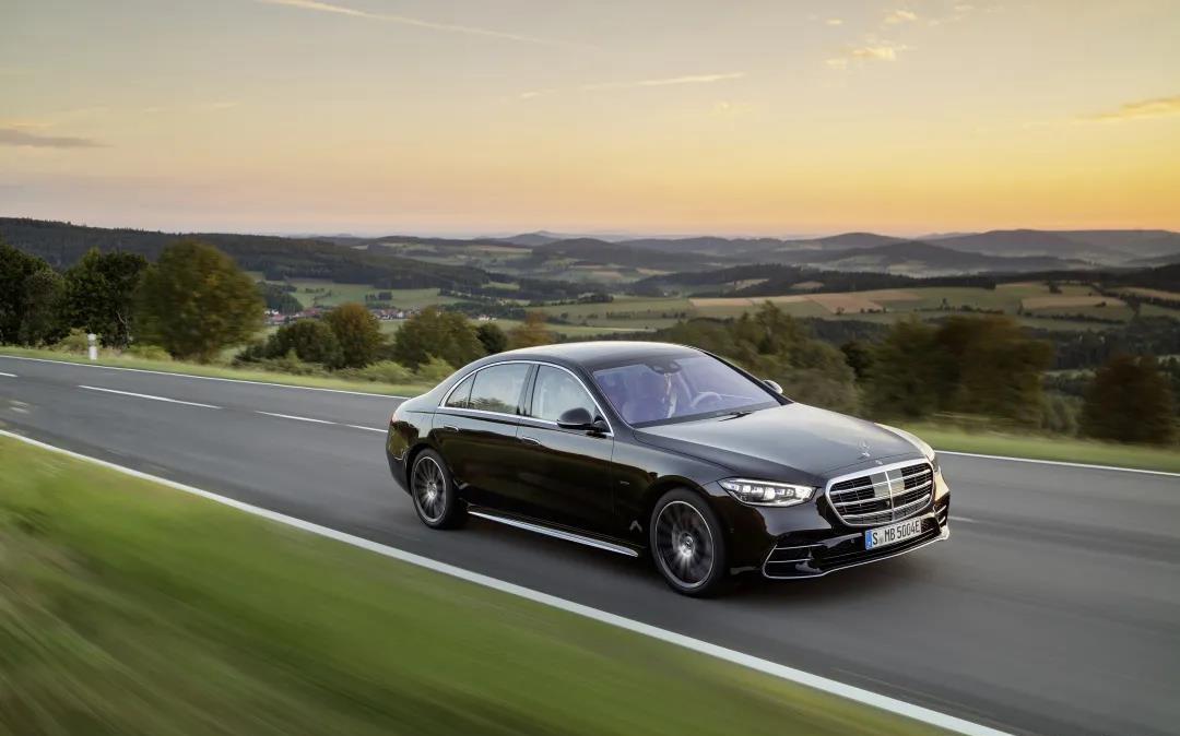 昨日,全新梅赛德斯-奔驰s级轿车全球首发__财经头条