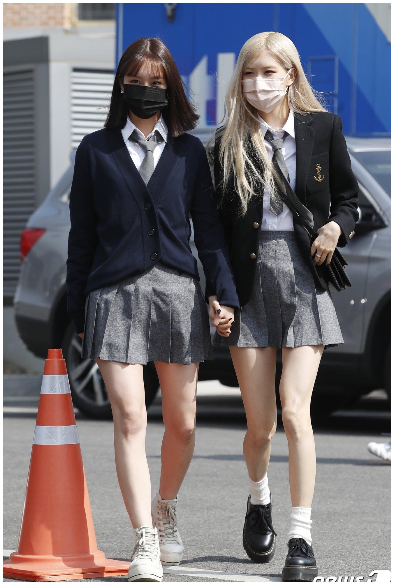 Blackpink 朴彩英rose和惠利 认识的哥哥 录制上班照