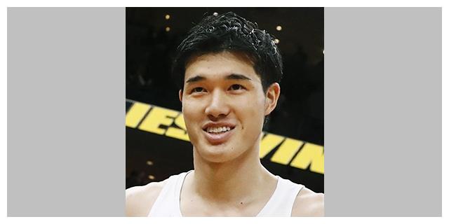 在本场比赛中,来自日本的球员渡边勇大(yuta watanabe)得到三分球,这