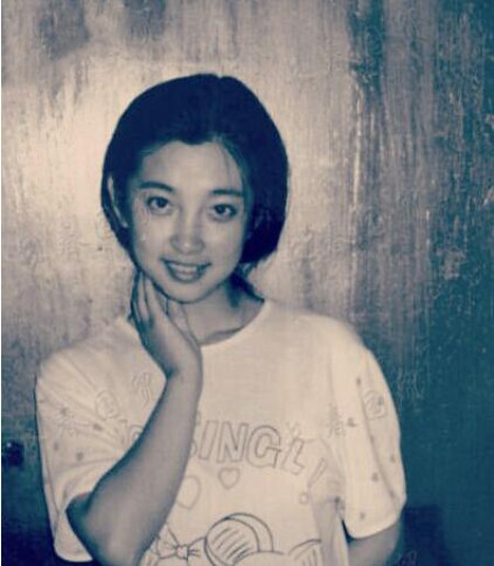 李冰冰成名前旧照曝光,长发飘飘身材窈窕,模样十分青涩